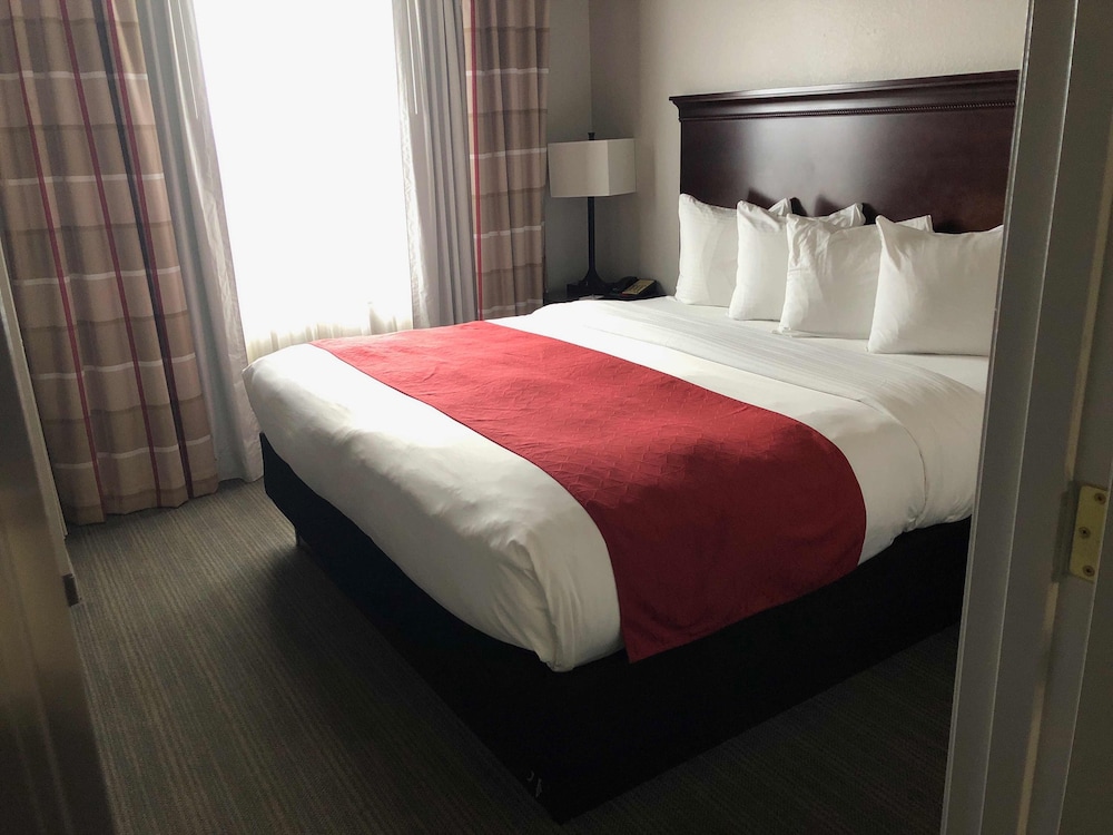 Country Inn and Suites by Radisson Tampa Airport North FL 14/48