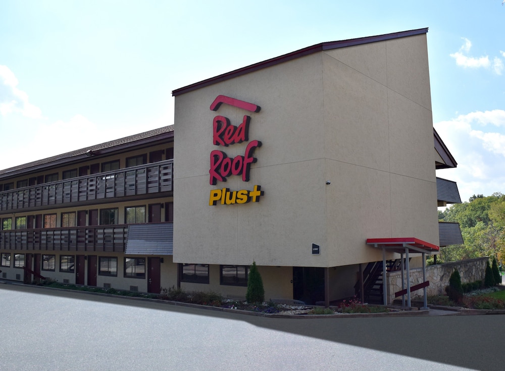 Red Roof PLUS Pittsburgh East - Monroeville 1/28