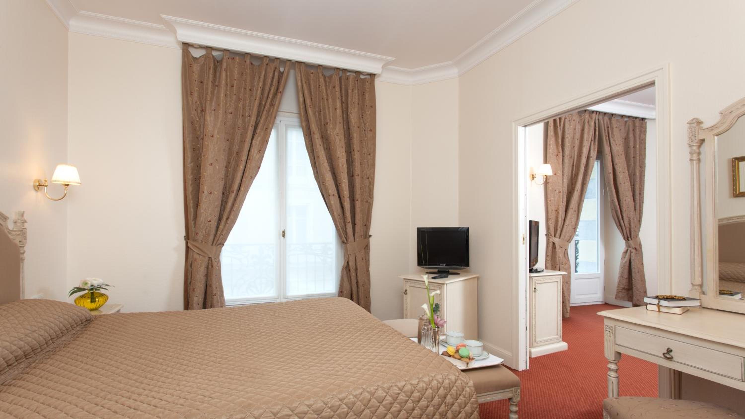 Master, Suite