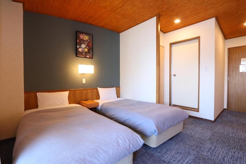 Shinnishiki Hotel 13/68