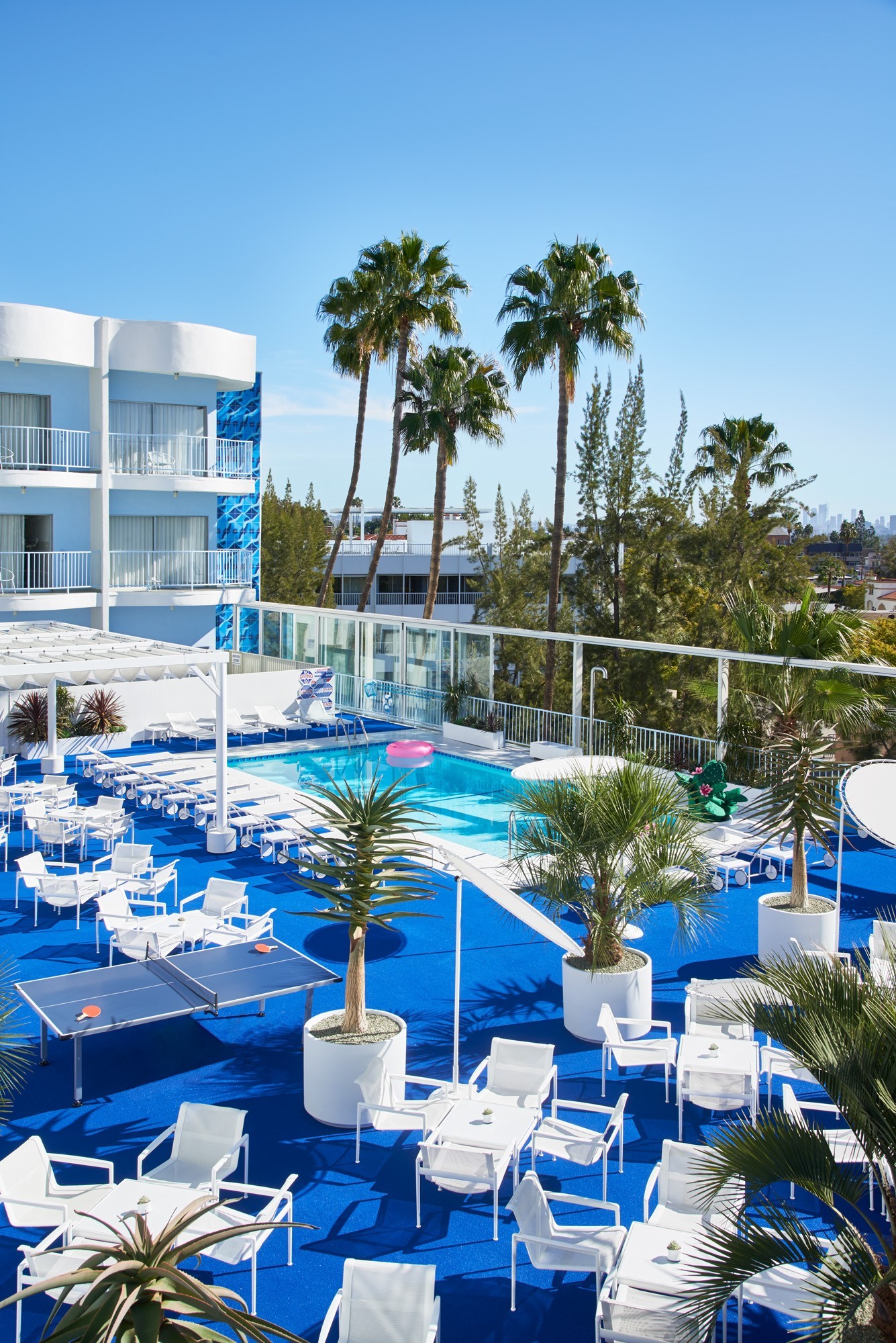 The Standard Hollywood 33/36