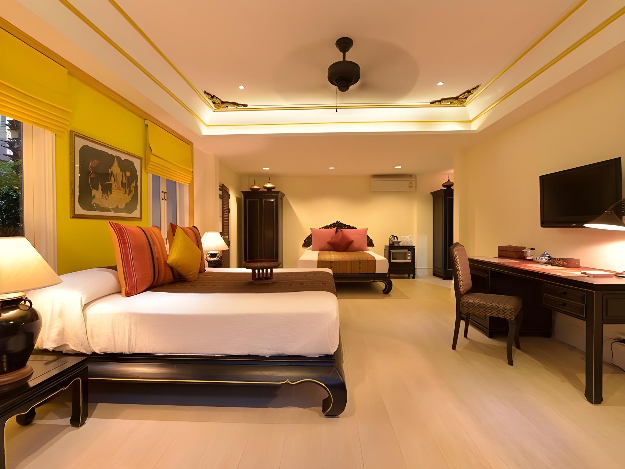 Gold, 1 Queen and 1 Double Bed, Pool View, Near the Pool