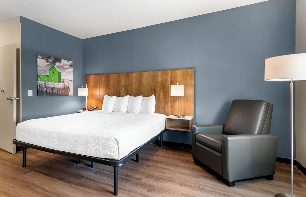 Studio, Queen Bed