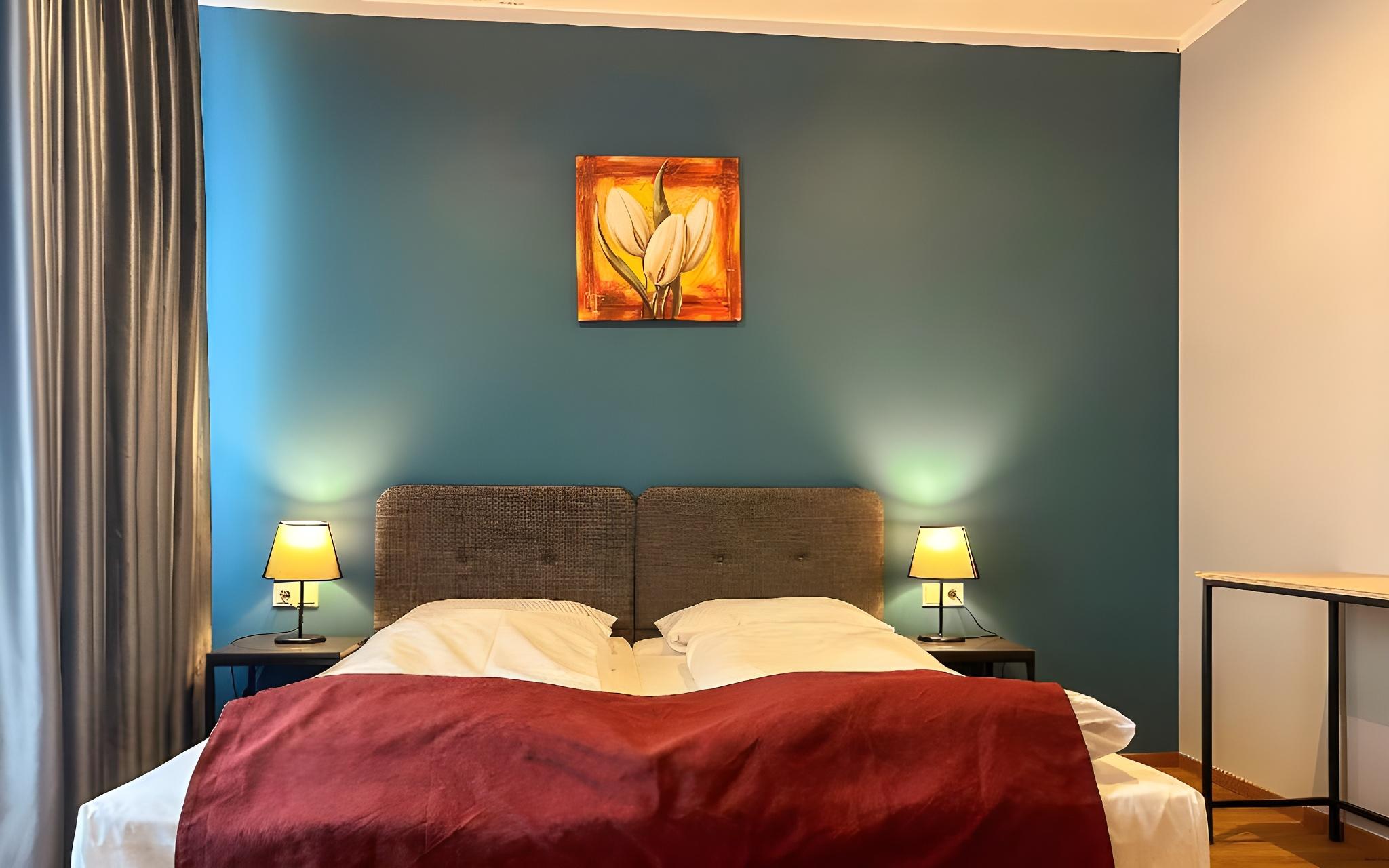 Room, Single, 2 Double Beds
