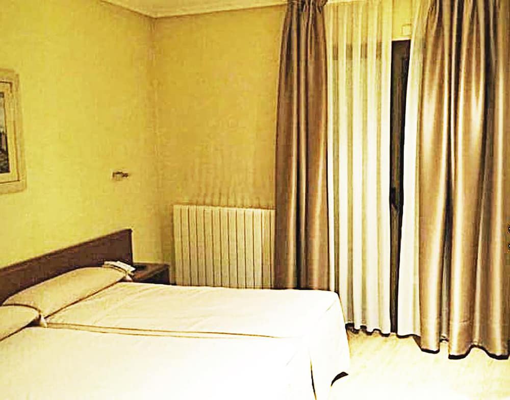 Hotel ELE Acueducto 32/57