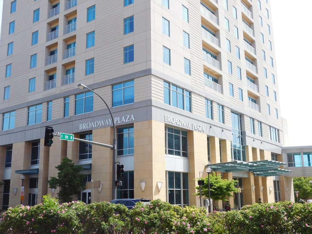 Broadway Plaza, Trademark Collection by Wyndham 3/50