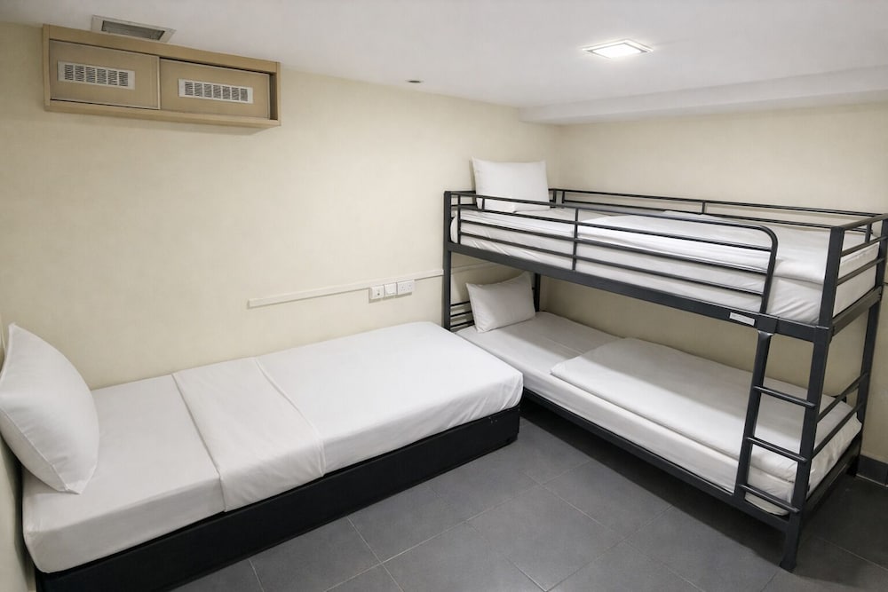 Family, Triple, 2 Bunk Beds, No Window، Sandpiper Hotel 7/10