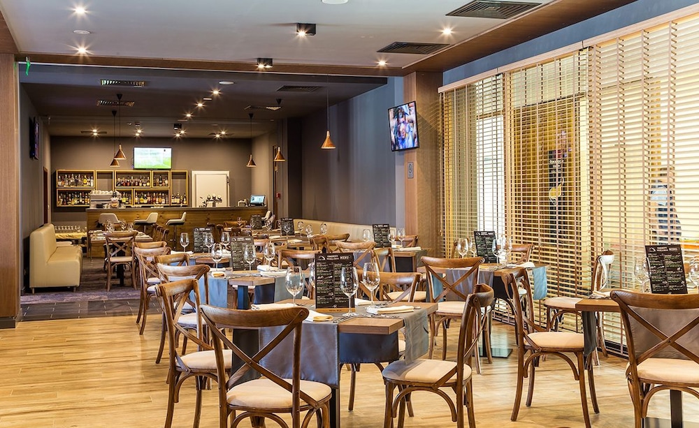 restaurant cafeteria
