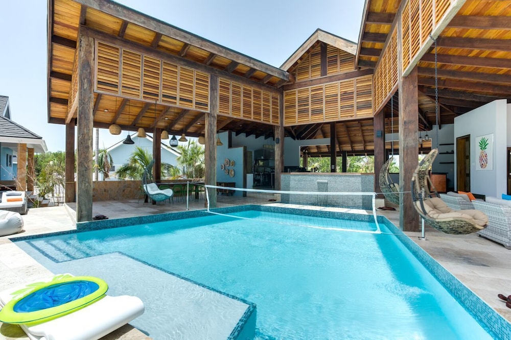 The Enclave- Private Island 46/50