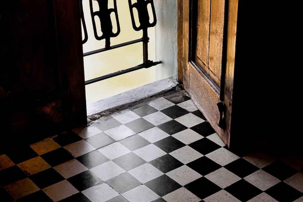 El Colonial - Adults Only 25/50