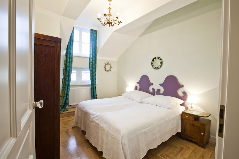 CRYSTAL SUITES CHEZ HELENA 21/64