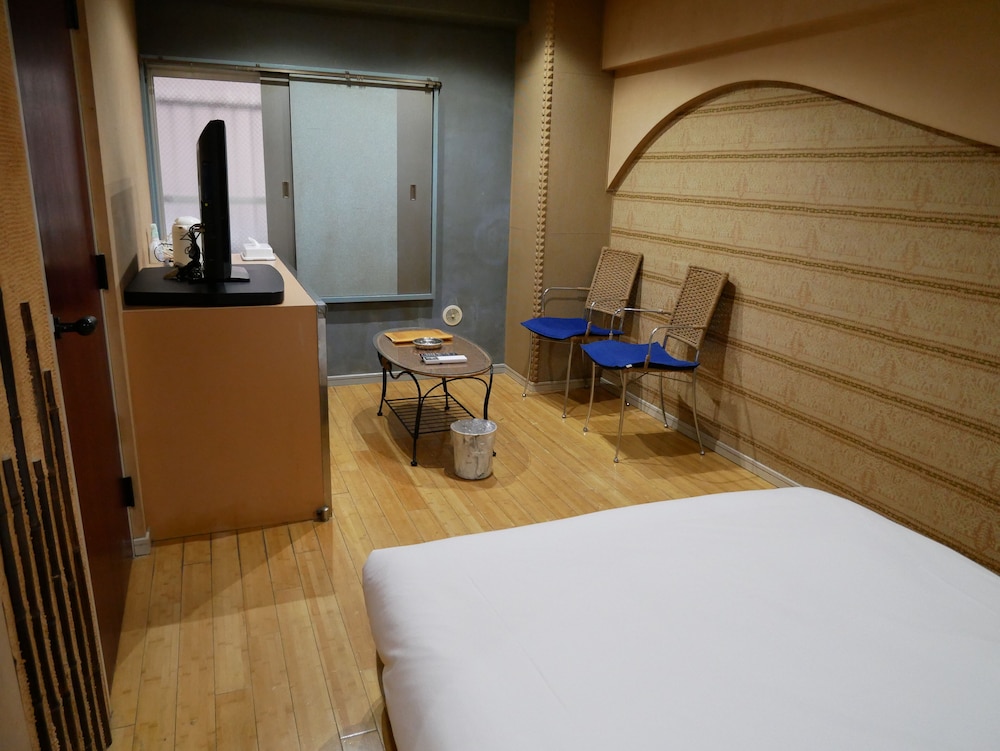 ROOM, DOUBLE BED, SMOKING