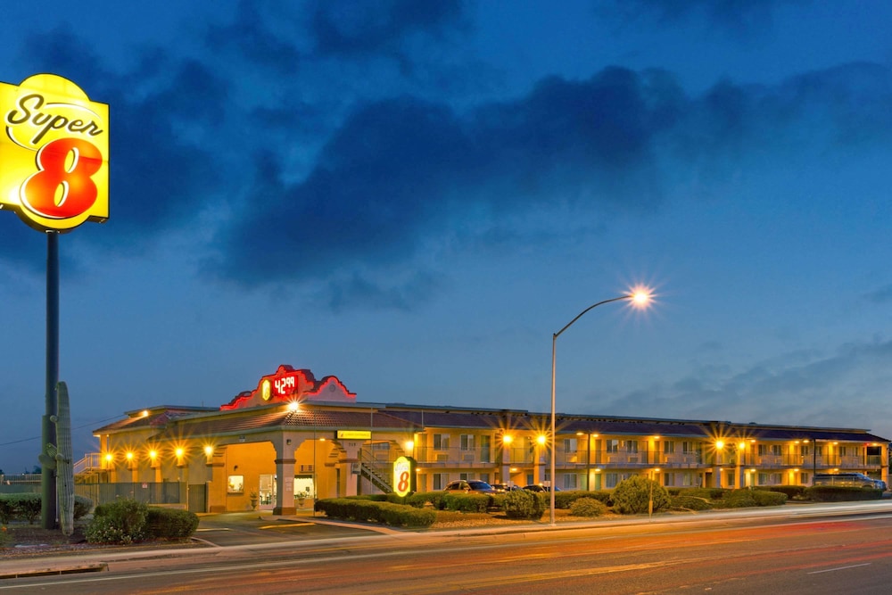 Super 8 By Wyndham Tucson Downtown Convention Center 1/22