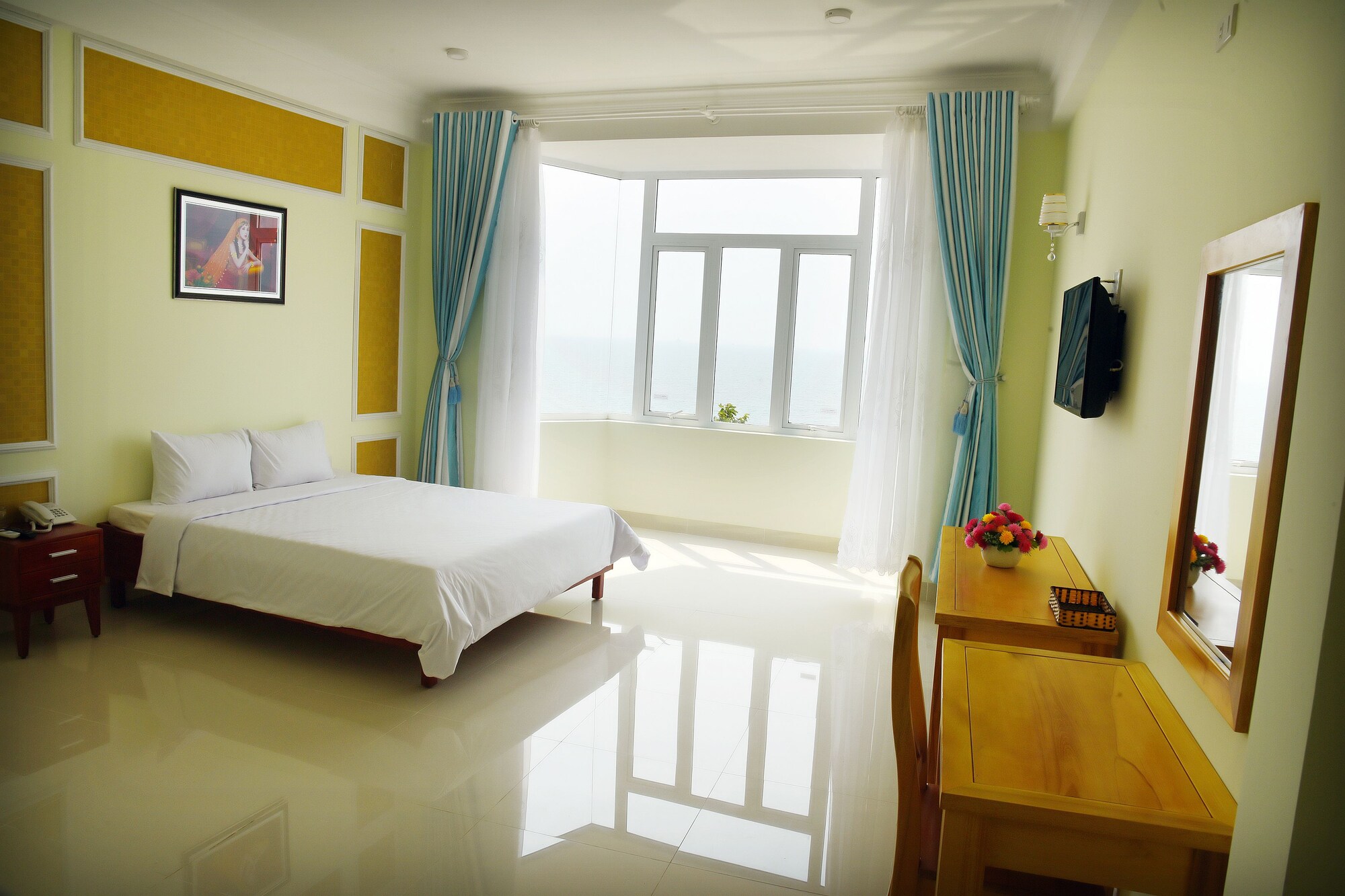 DELUXE, DOUBLE BED