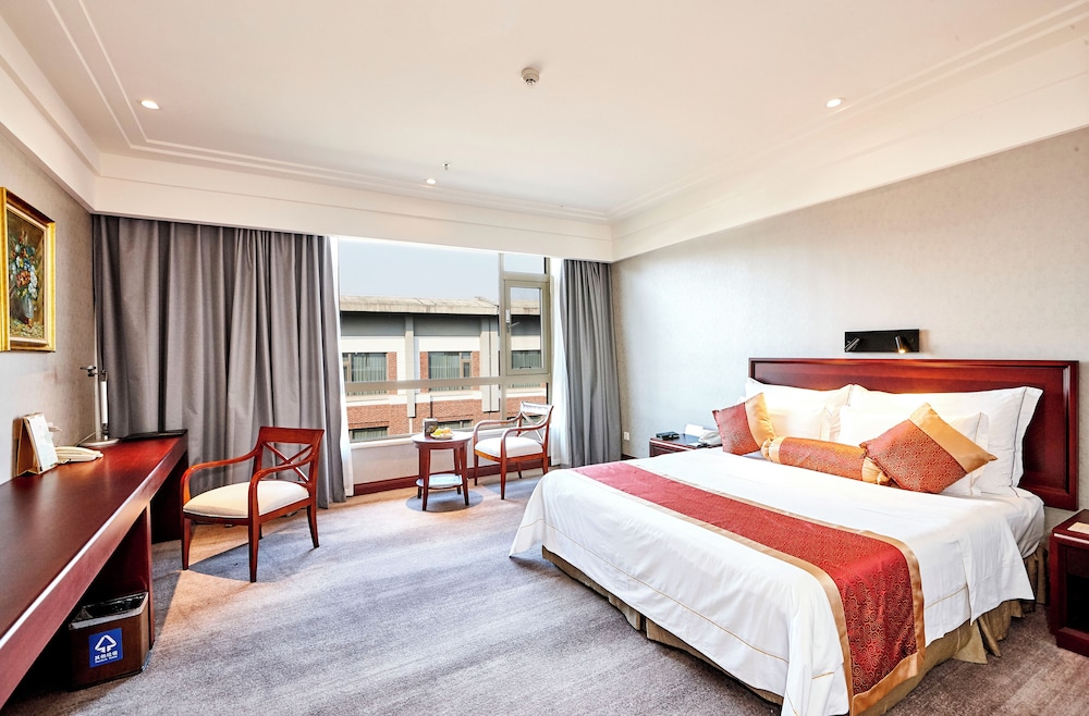 Tongli Lakeview Hotel 10/76