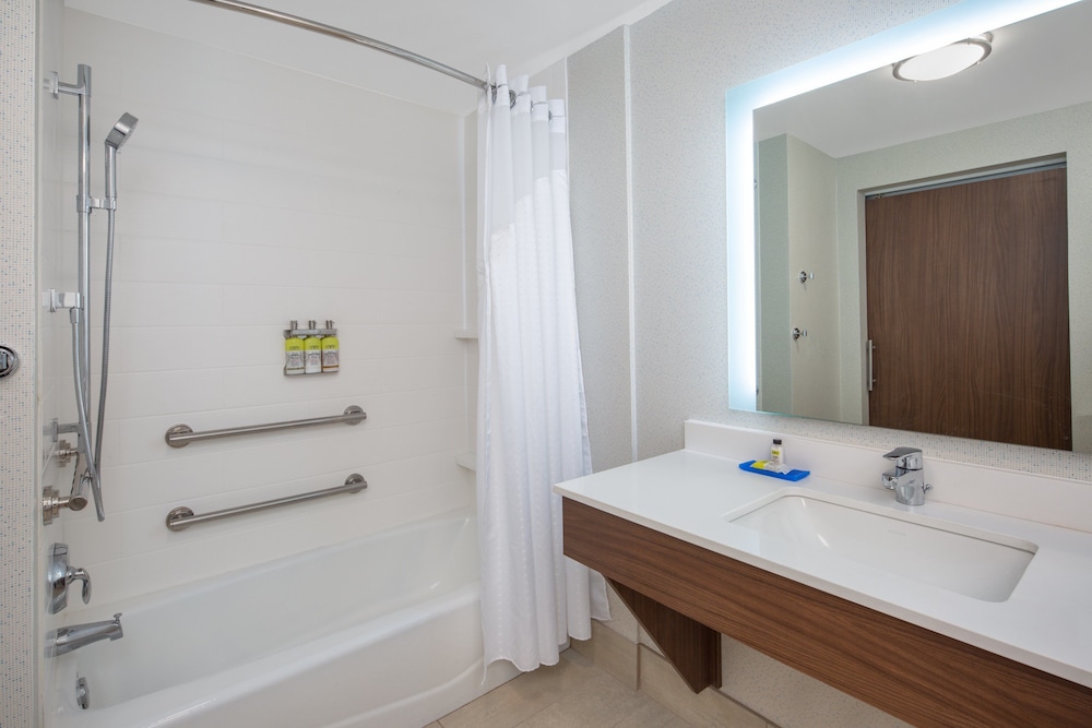 Holiday Inn Express and Suites Chico an IHG Hotel 16/66