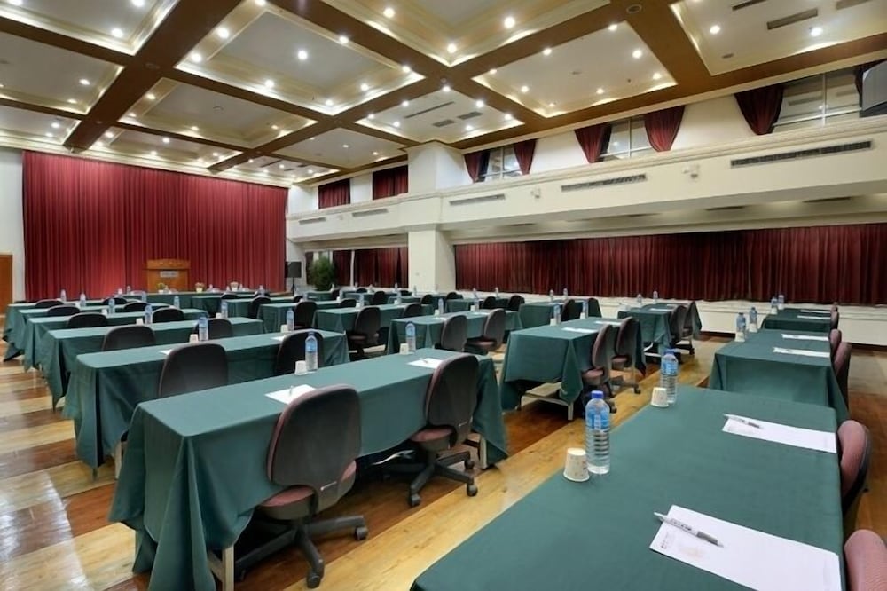 Cheng Pao Hotel 54/64