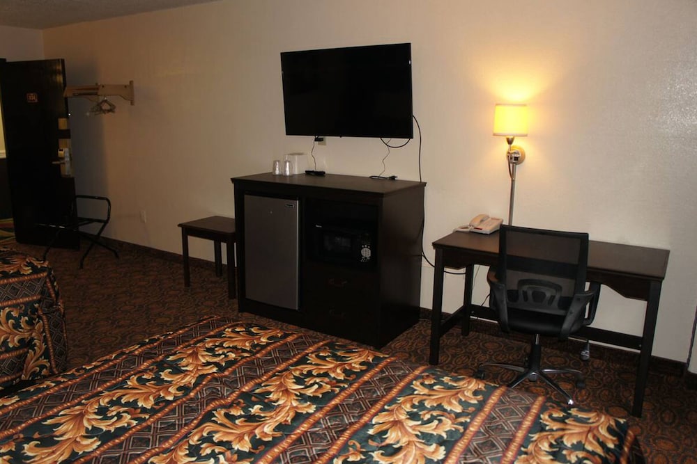 Ember Inn Suites 6/10
