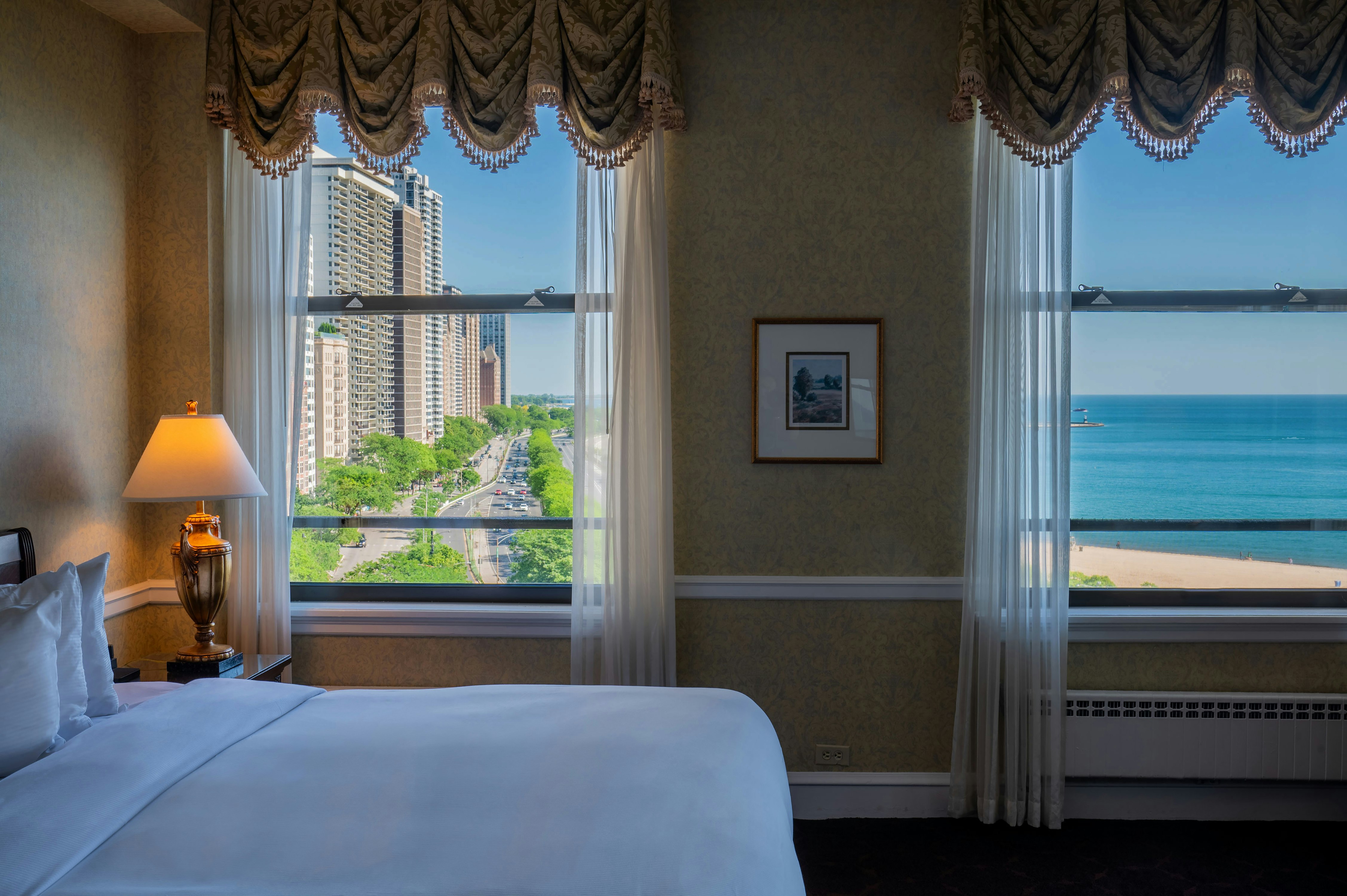 ROOM, KING BED, LAKE VIEW
