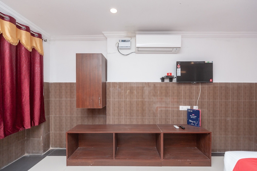 Oyo 27775 Hotel Srinivasa Residency 4/26