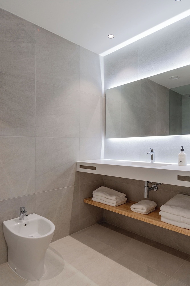 Hotel Distrito Oeste 45/50