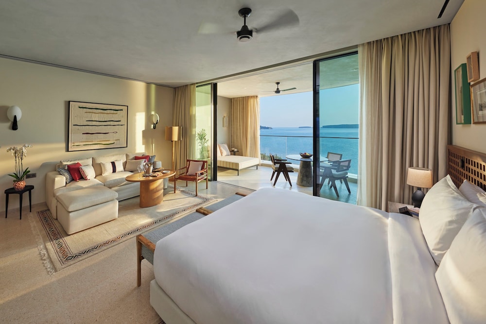 Connecting, Beach, Club, Junior Suite, 2 King Beds