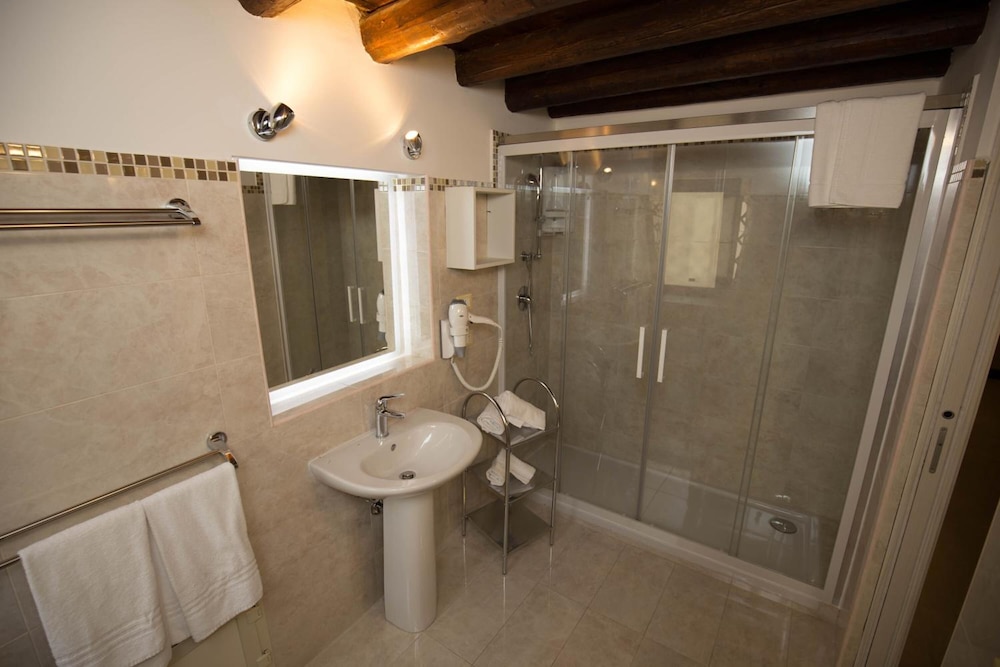 La Serenissima Hotel 39/44