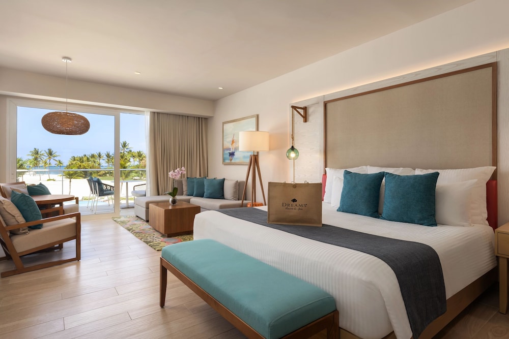 Preferred Club, Junior Suite, King Bed, Ocean Front