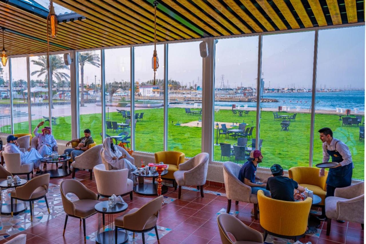 منتجع شاطئ النخيل(Palm Beach Resort) 60/73