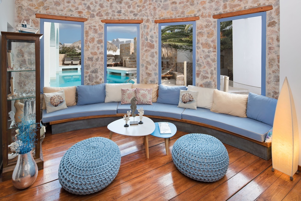Meltemi Luxury Suites 8/18
