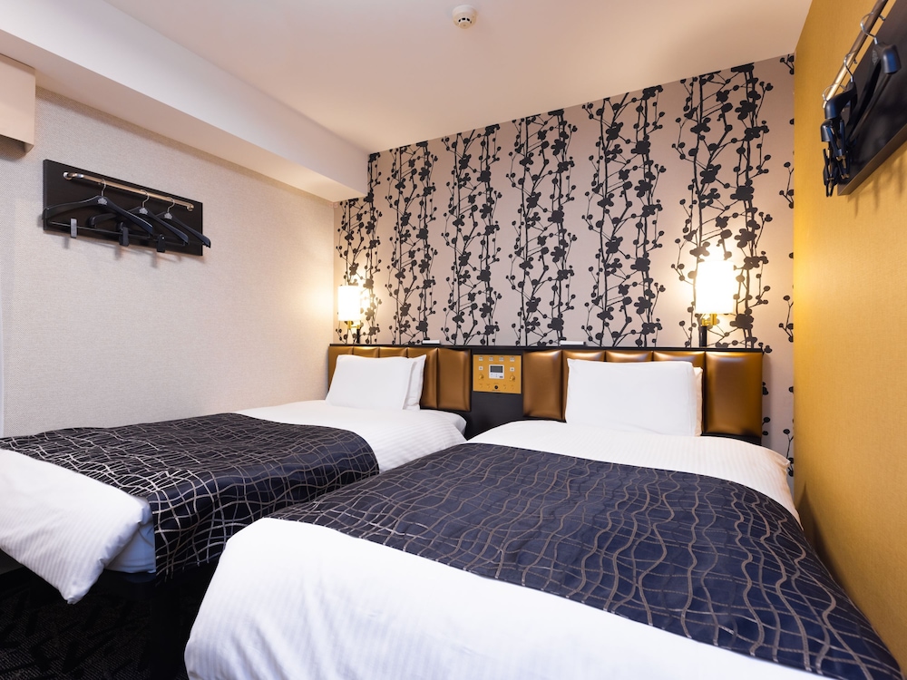 2 BEDROOMS, TWIN BEDS