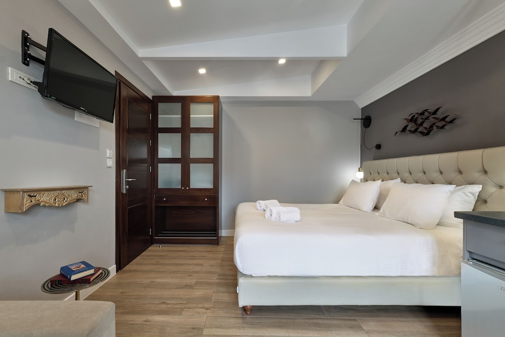 Nival Luxury Suites 12/50
