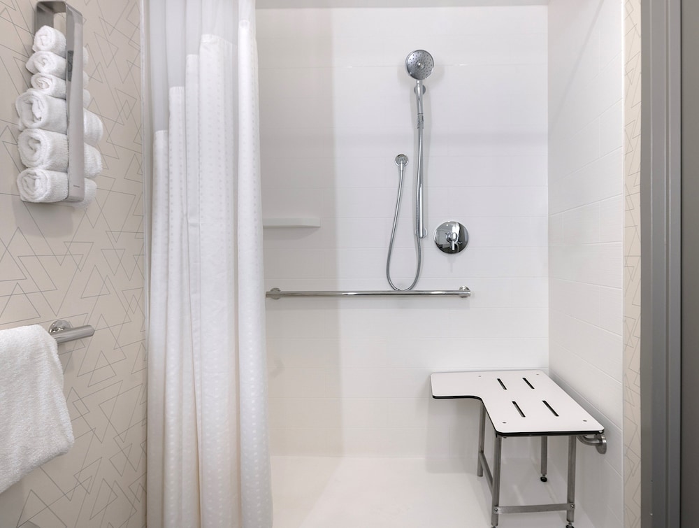Holiday Inn Express - New York City Chelsea 50/50