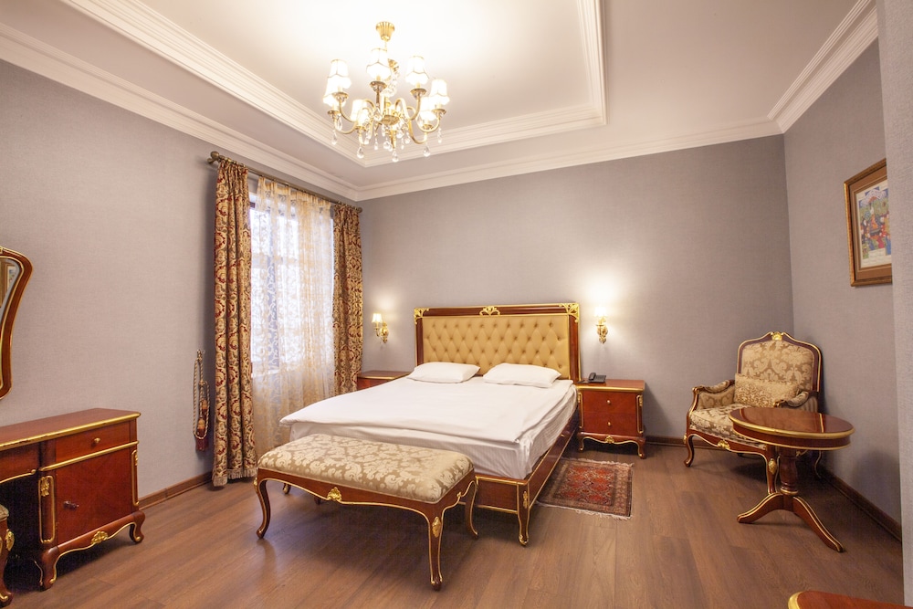 Shah Palace Hotel 30/77