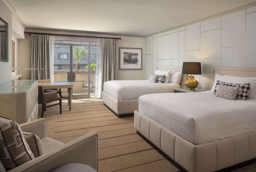 RESORT, 2 QUEEN BEDS, BALCONY
