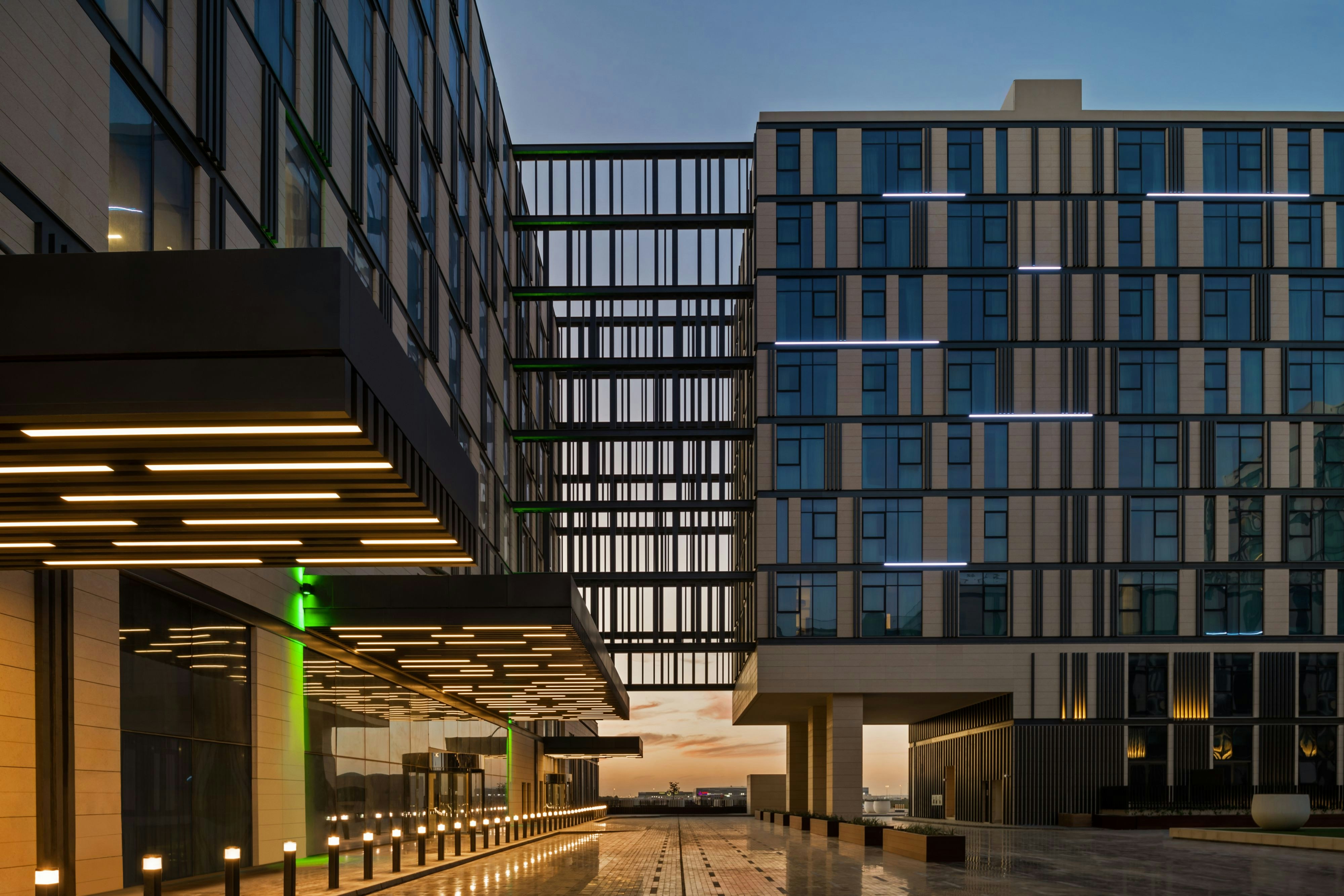 Holiday Inn Dubai Al Maktoum Airport in DUBAI