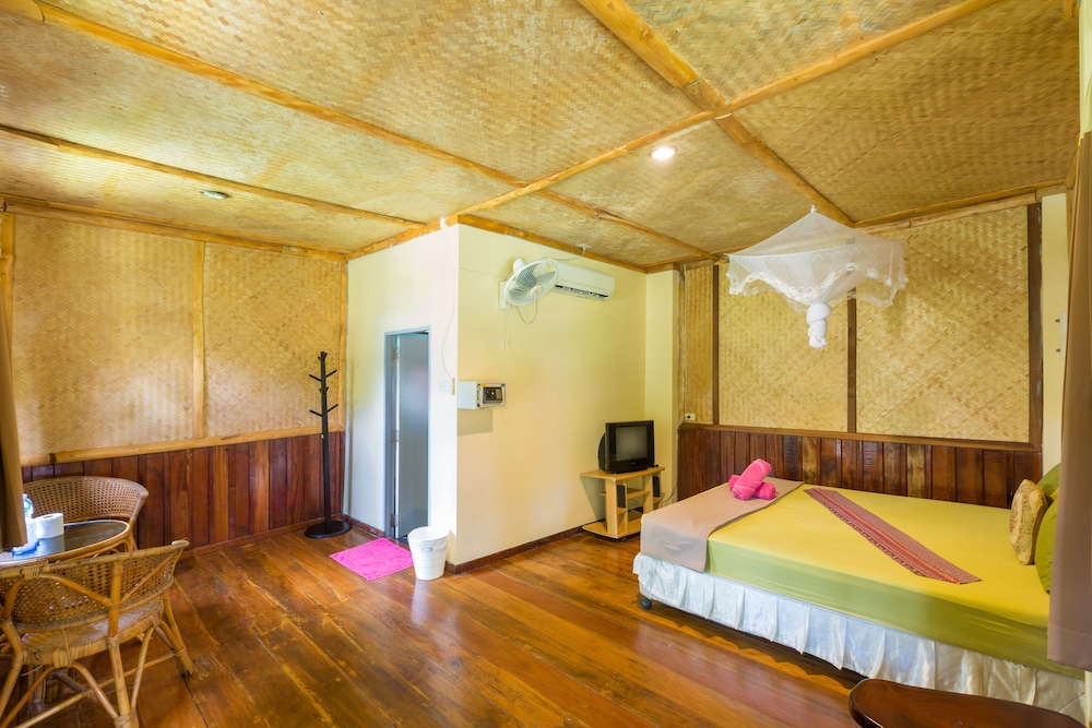 BOTTLE BEACH 1 RESORT 29/74