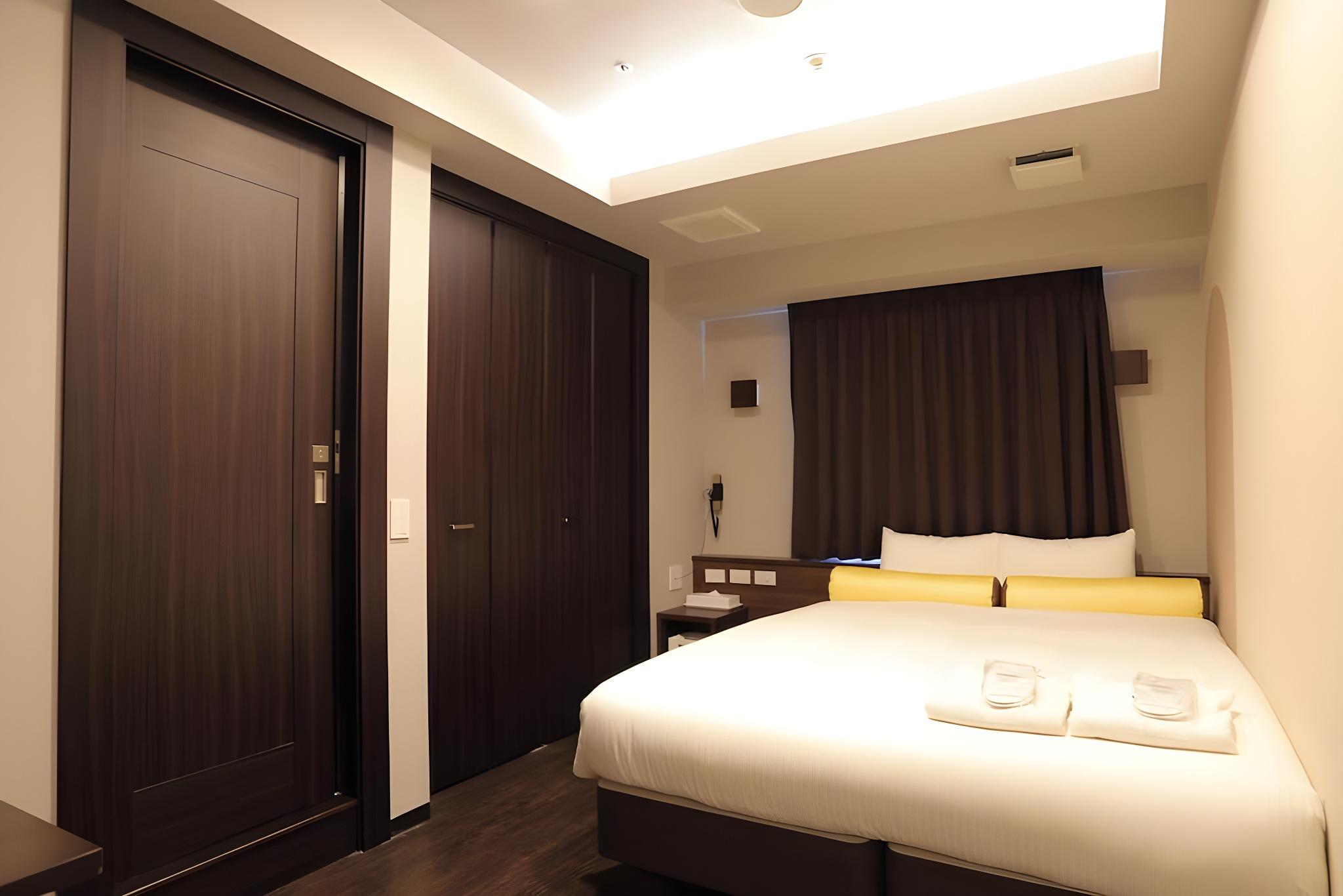 DELUXE, DOUBLE BED