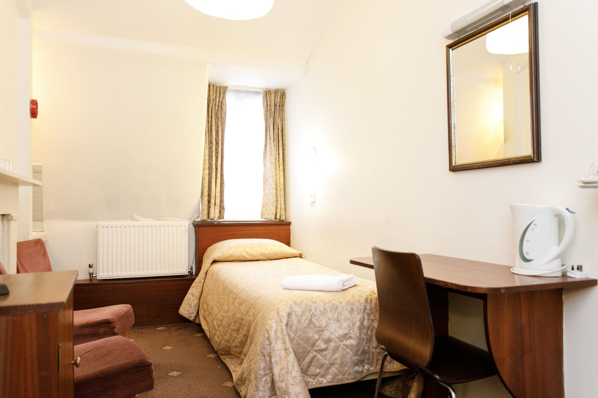 Standard, Twin Beds, Shared Bathroom