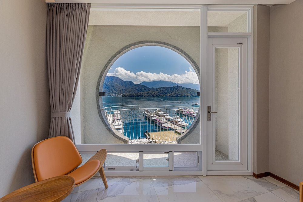 Sun Moon Lake Apollo Resort Hotel 24/40