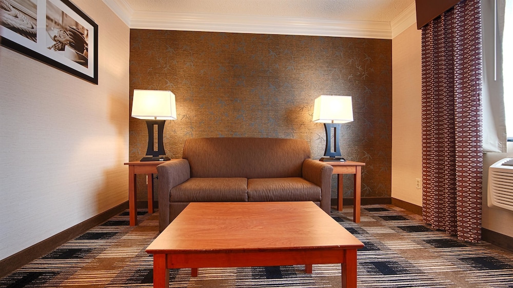 Best Western The Inn At Rochester Airport 23/37