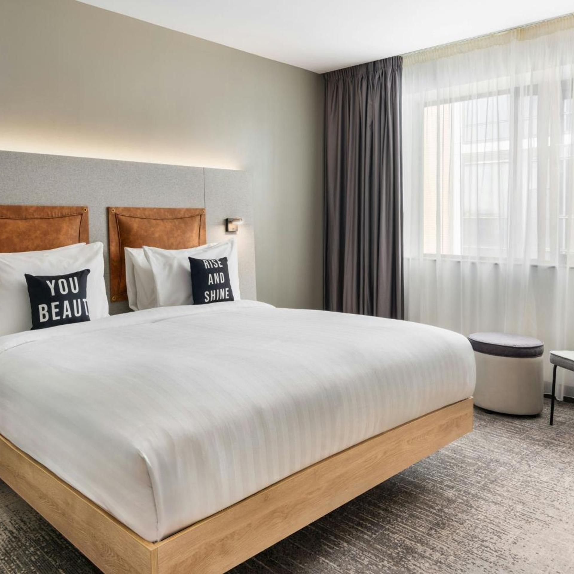 Moxy, King Bed, City View