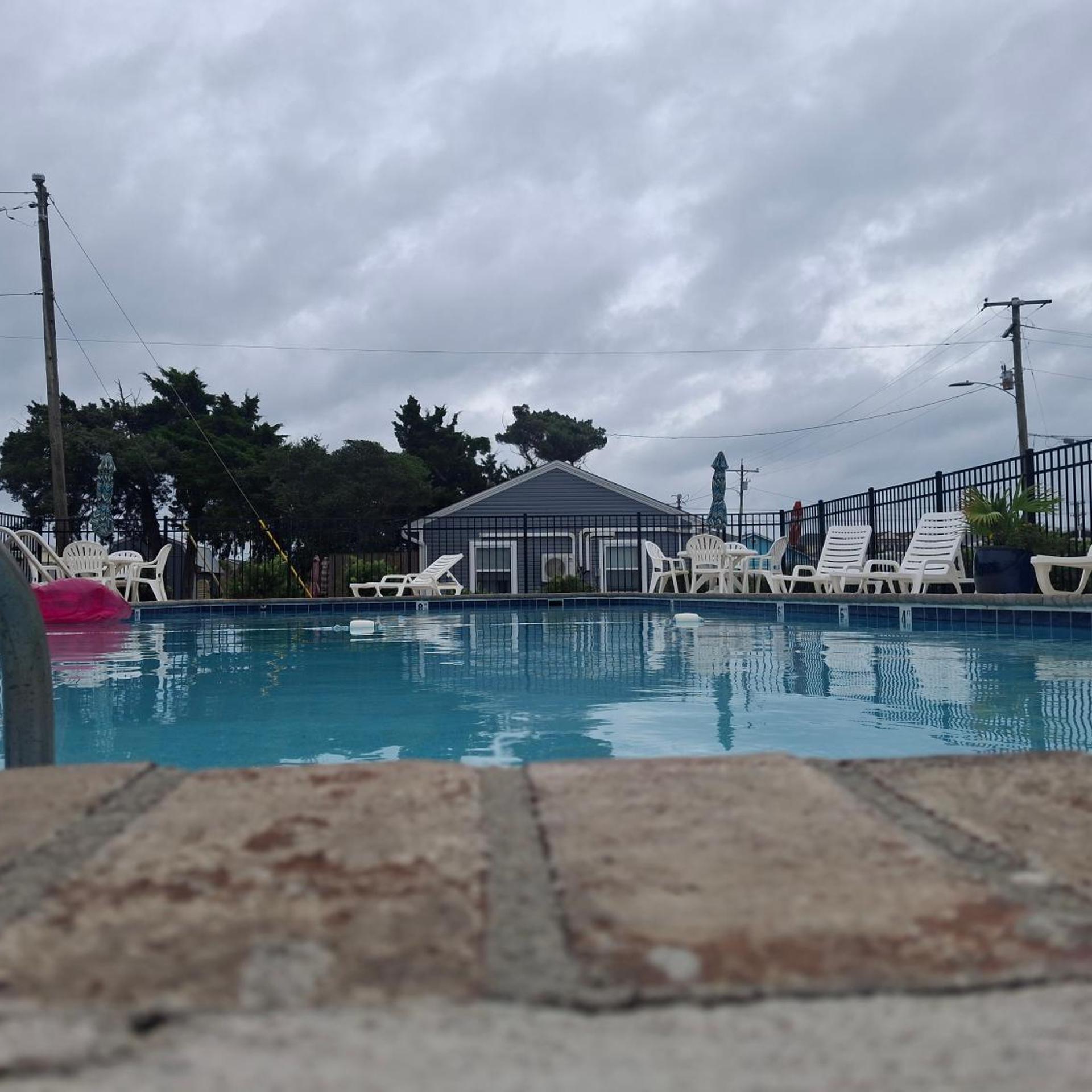 The Breezeway Motel & Resturant 14/16