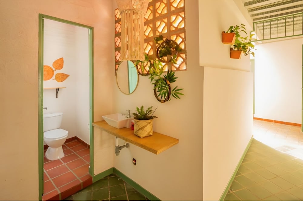 FEMALE DORM, FEMALE ONLY, STANDARD