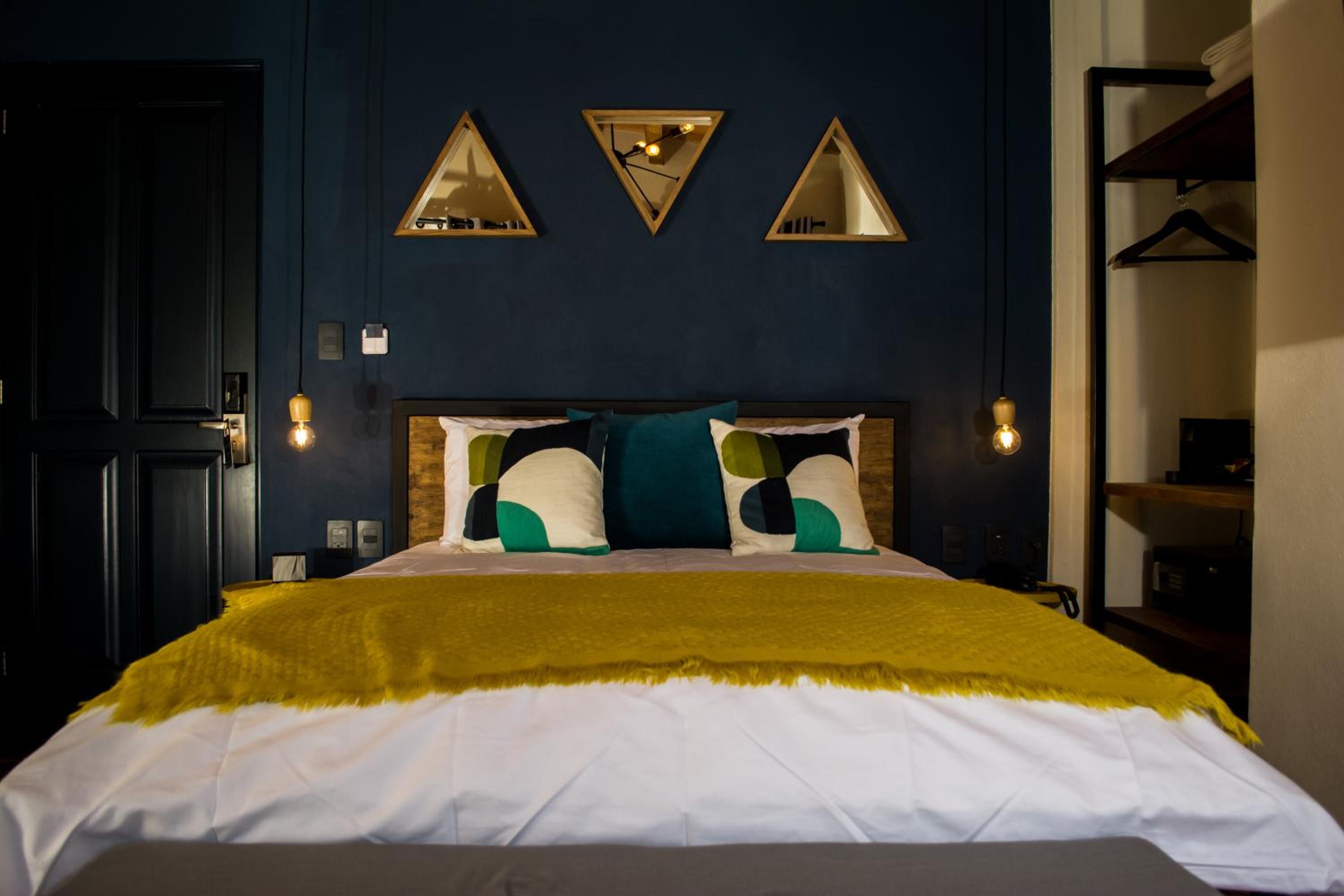 Junior Suite, Queen Bed
