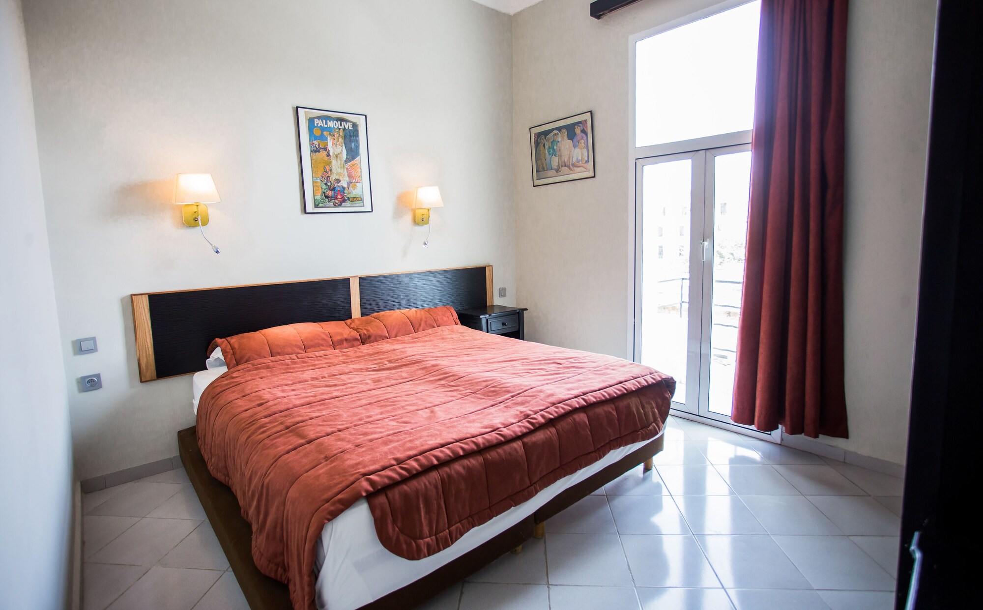 ROOM, DOUBLE OR TWIN BED
