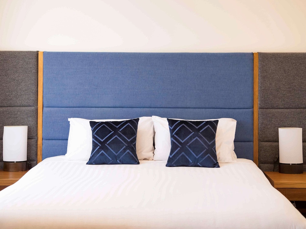 1 BEDROOM, SUITE