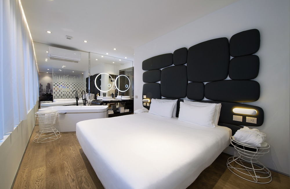 LUXURY, SUITE