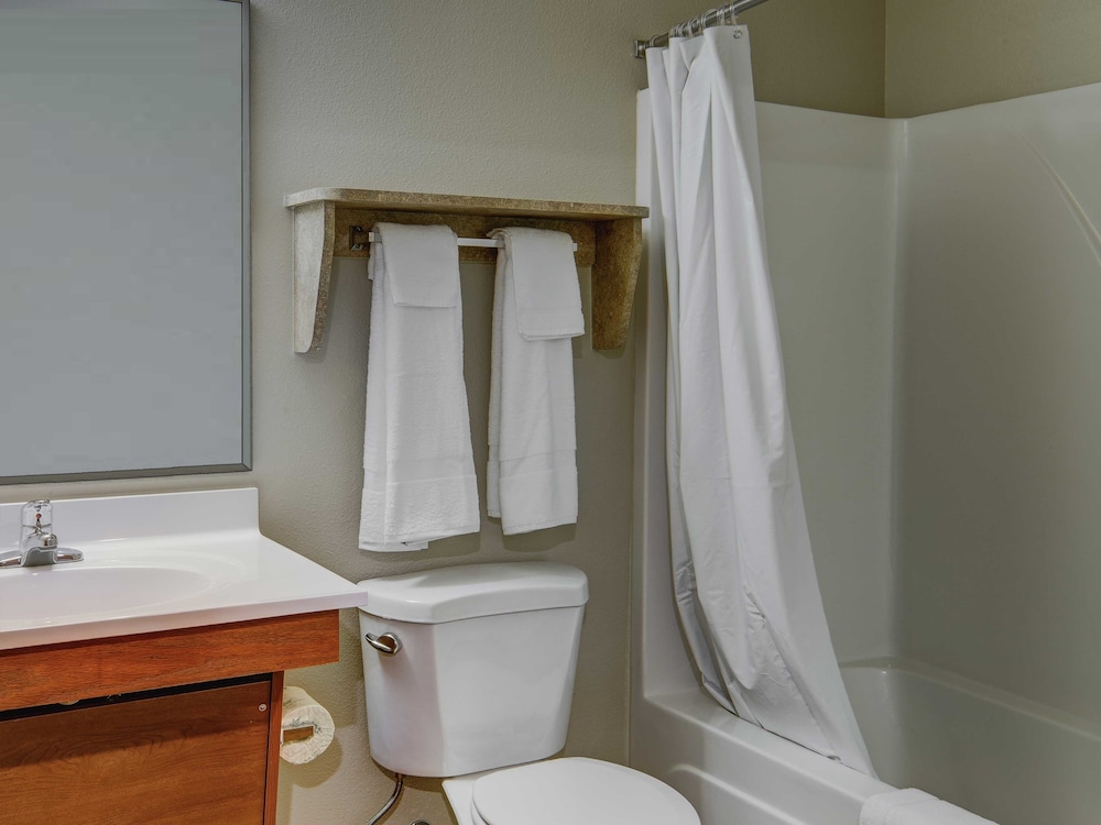 WoodSpring Suites Omaha Bellevue 16/17