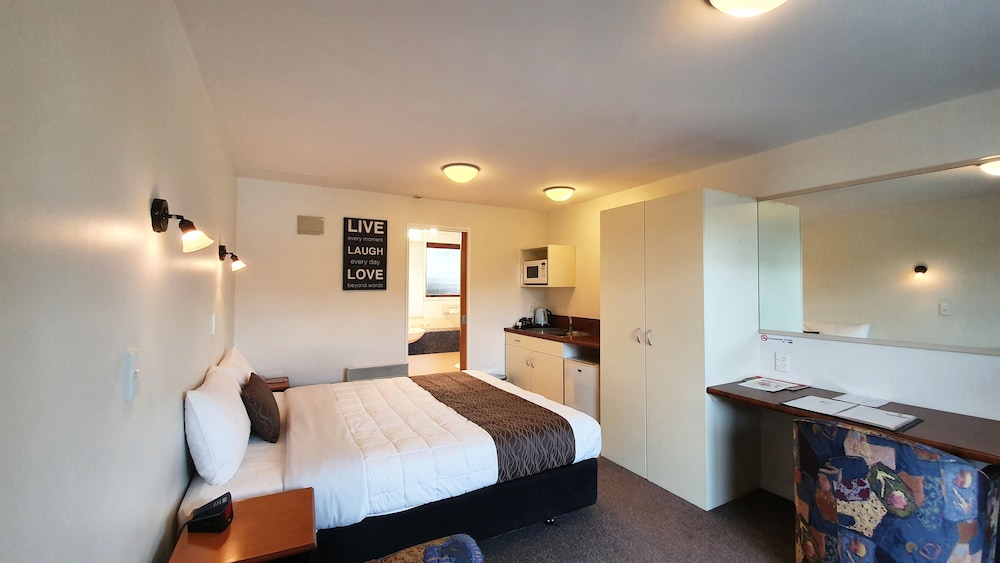 Airways Motel 24/31